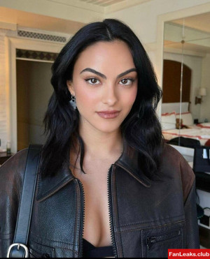 camila-mendes_0116.jpg