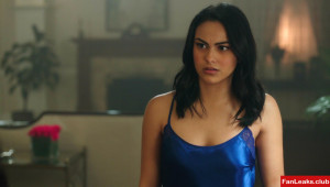 camila-mendes_0126.jpg