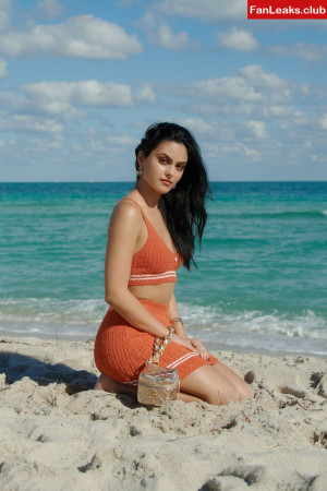 camila-mendes_0130.jpg