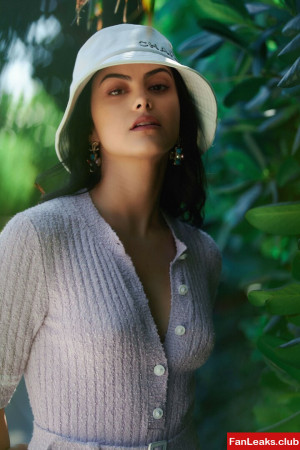 camila-mendes_0138.jpg