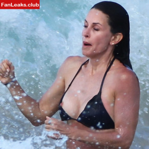 Courtney Cox Onlyfan Leaked Photo 12