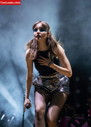 Lauren Mayberry Onlyfan Leaked Photo 24