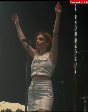 Lauren Mayberry Onlyfan Leaked Photo 40