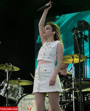 Lauren Mayberry Onlyfan Leaked Photo 41