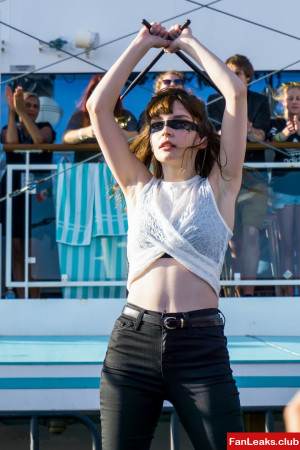 Lauren Mayberry Onlyfan Leaked Photo 100