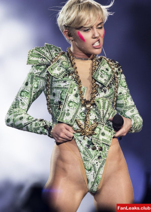 Miley Cyrus Onlyfan Leaked Photo 145