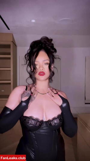 Rihanna Onlyfan Leaked Photo 726