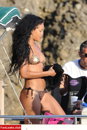 Rihanna Onlyfan Leaked Photo 785