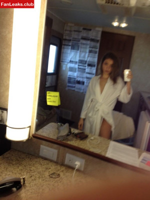 Sarah Hyland Onlyfan Leaked Photo 25