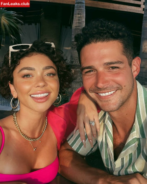 Sarah Hyland Onlyfan Leaked Photo 383