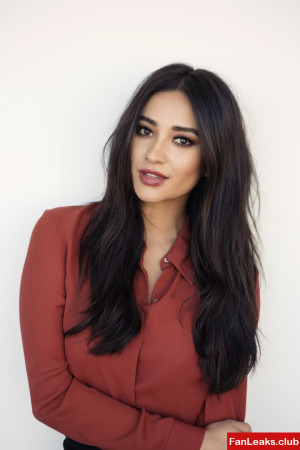 Shay Mitchell Onlyfan Leaked Photo 137